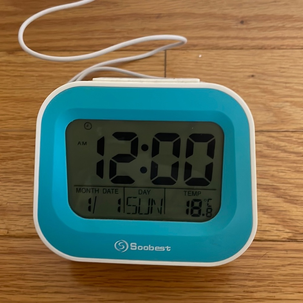 Small clock radio